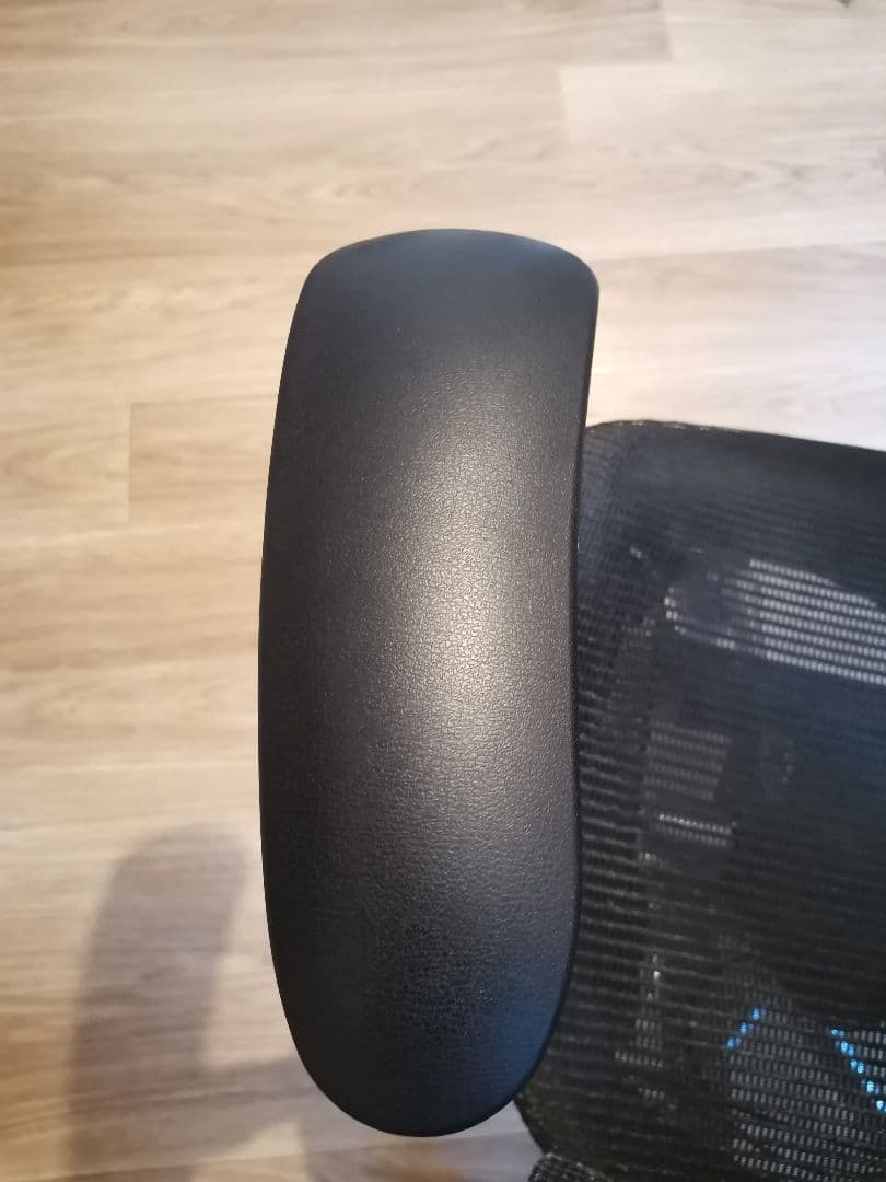 f*u様 2017年製 オカムラ コンテッサ 背座メッシュ CM31AB FBH