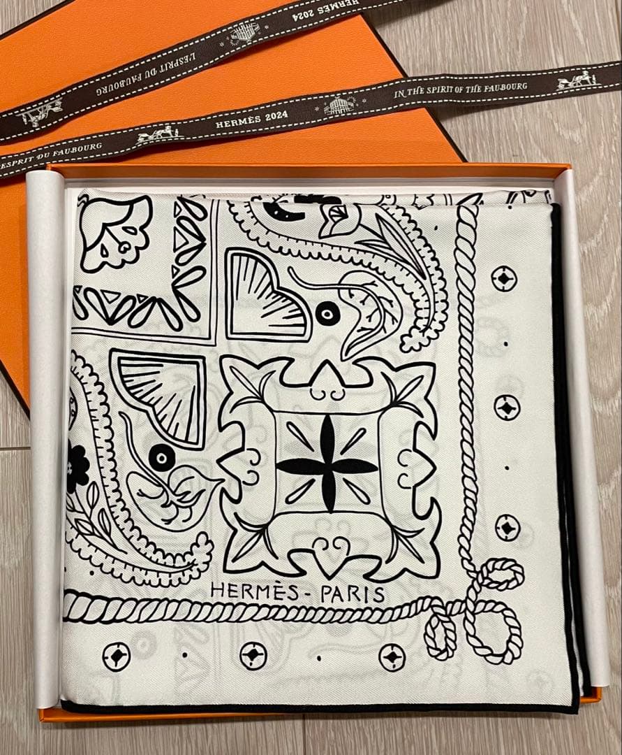 HERMES シルクバンダナ新品未使用品　白×黒