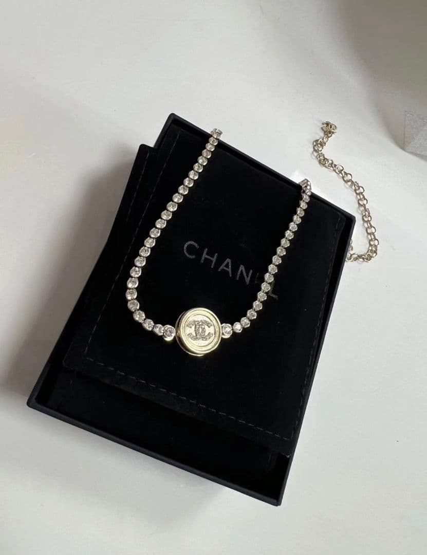 CHANEL モチーフ × ラインストーン ブレスレット シルバー