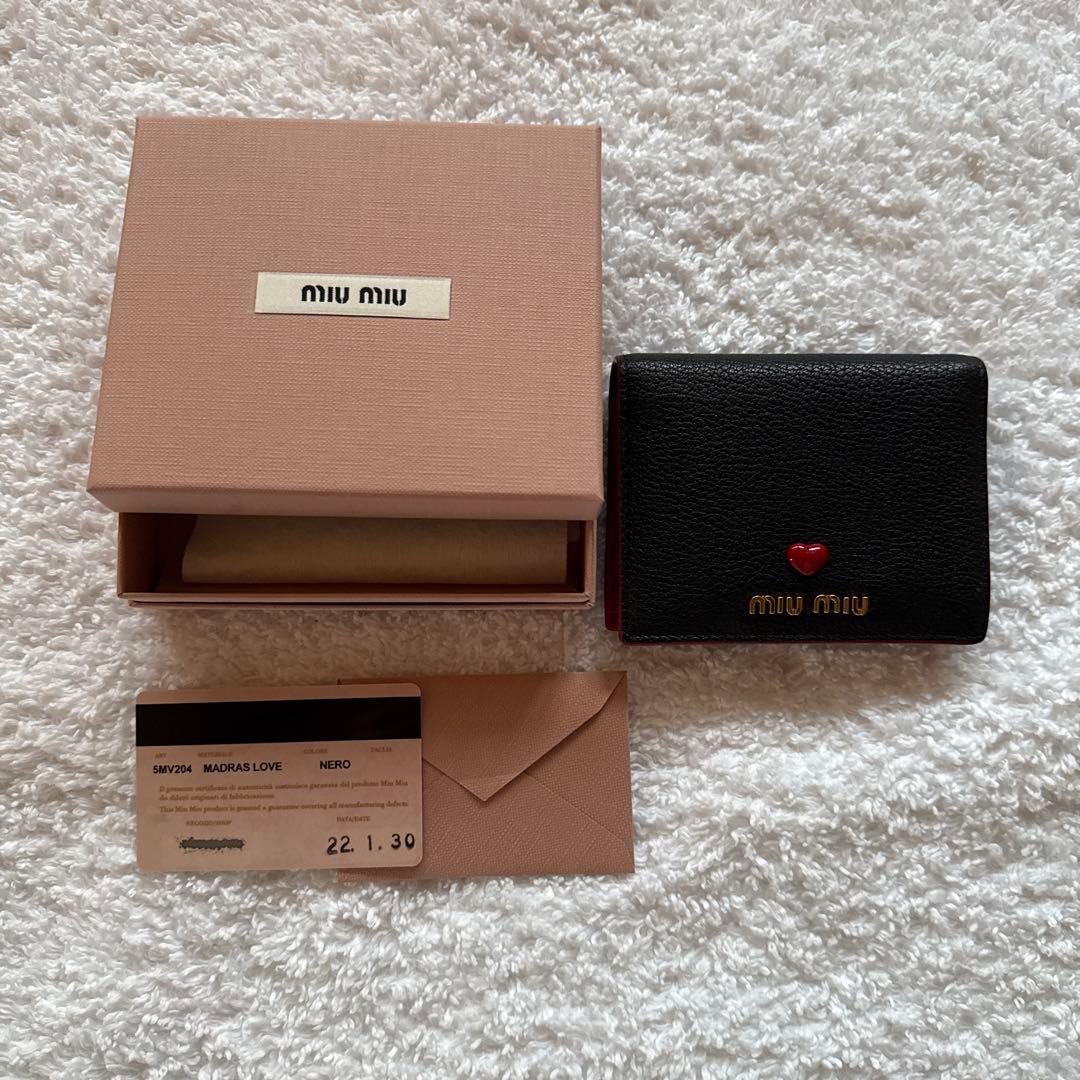 MIU MIU ミュウミュウ ハートモチーフ レザー 二つ折り　箱付き 正規品