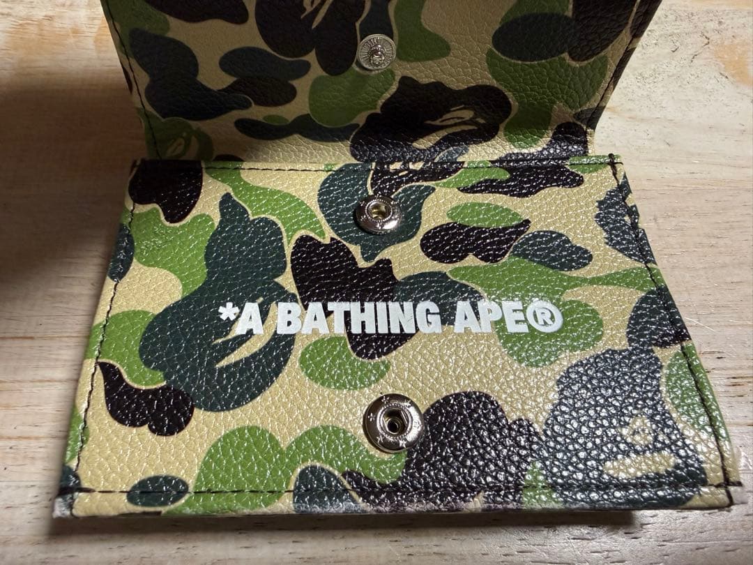 A BATHING APE 迷彩柄 二つ折り財布