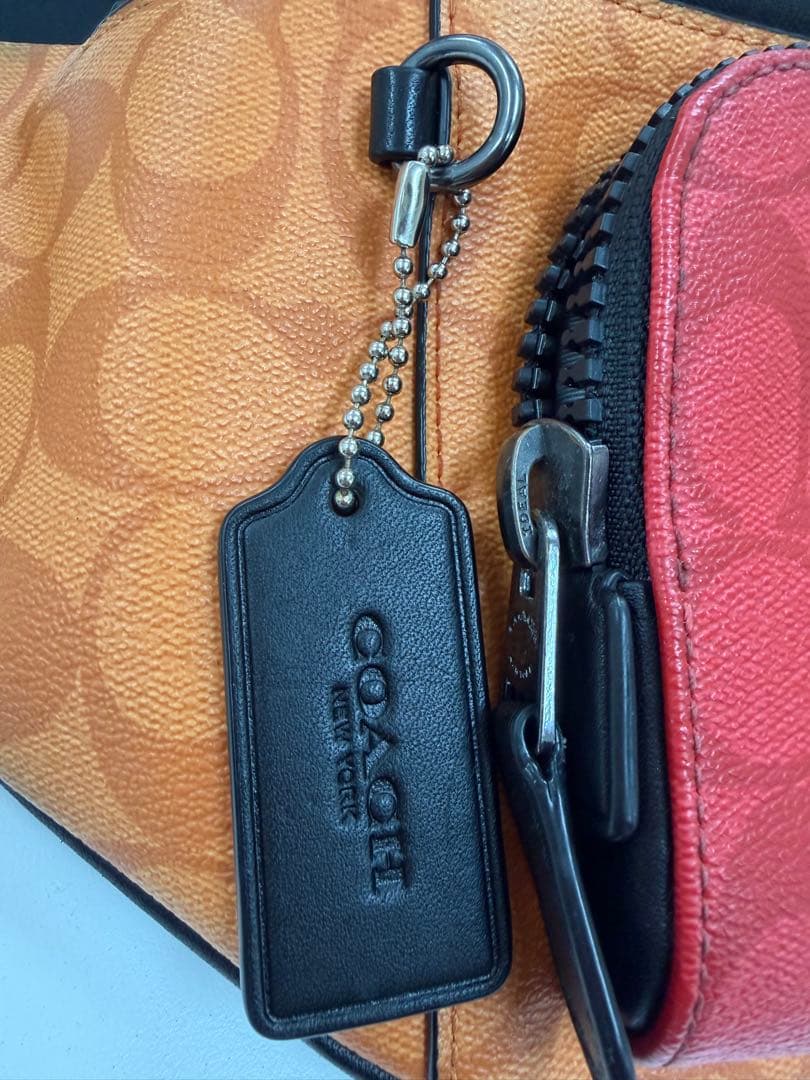 COACH ボディバッグ・ウエストポーチ オレンジと赤