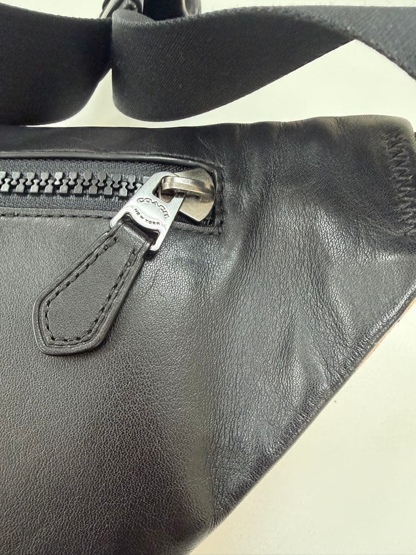 COACH ボディバッグ・ウエストポーチ オレンジと赤