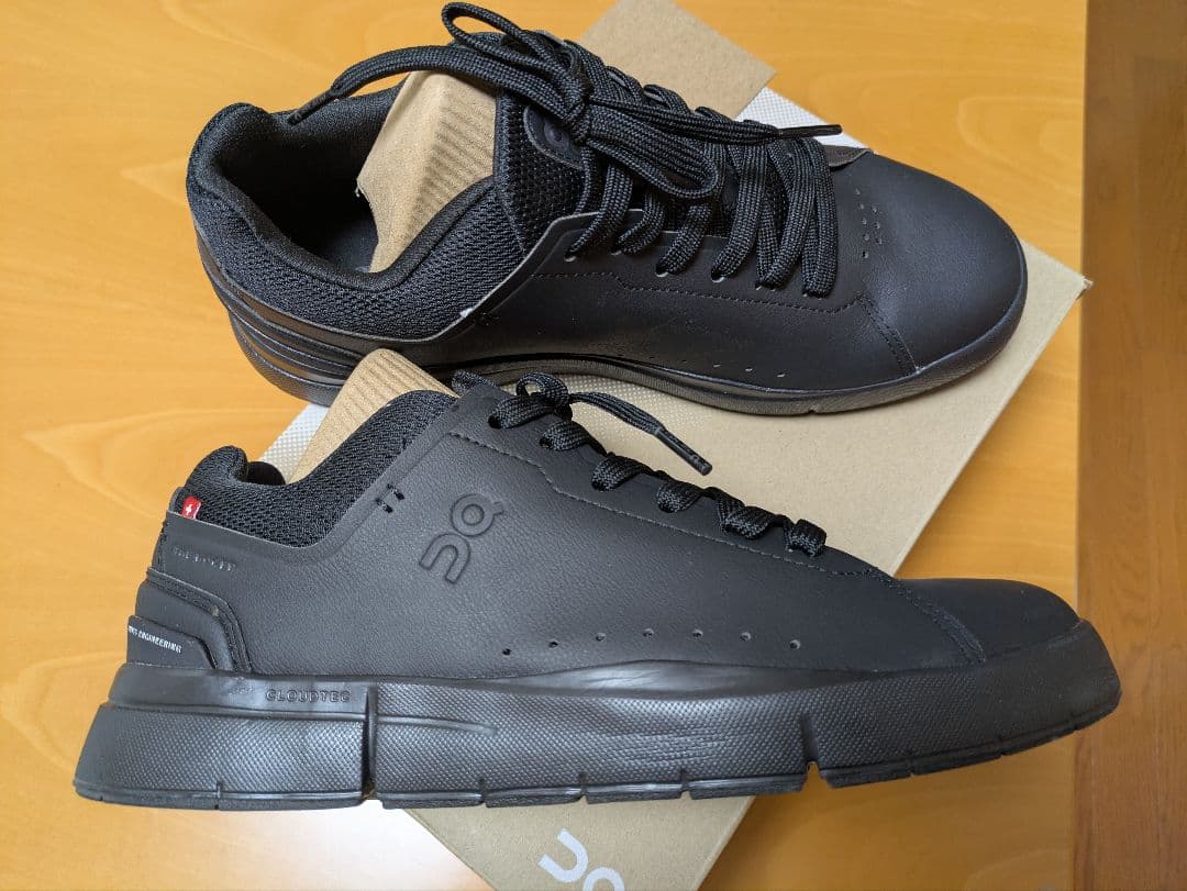 On THE ROGER Advantage 25.5センチ