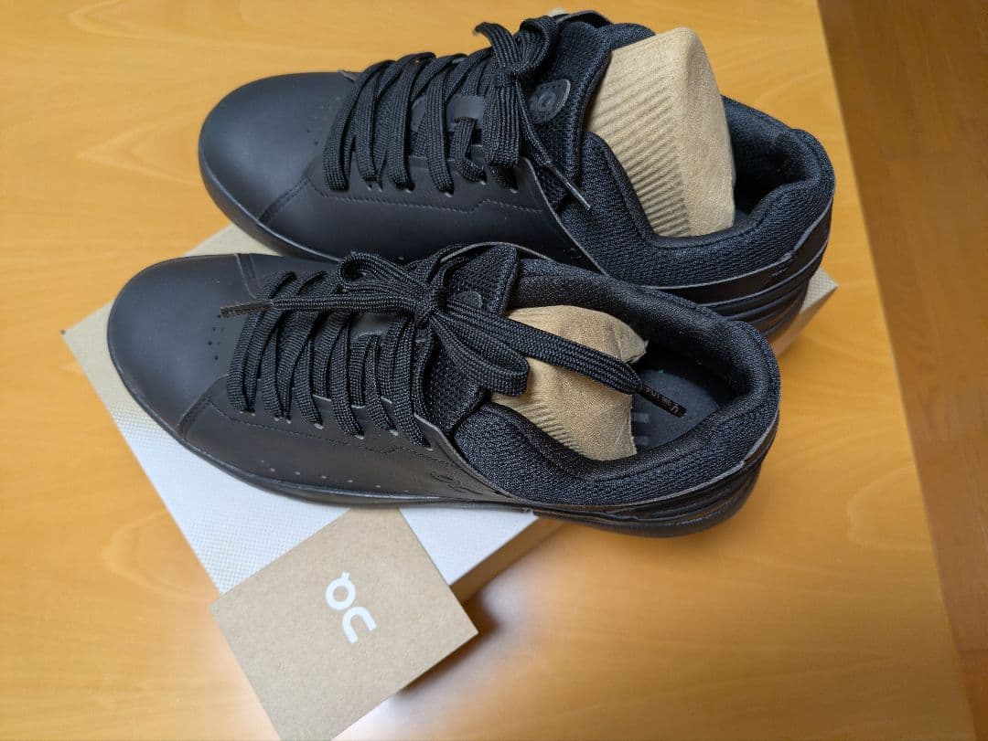 On THE ROGER Advantage 25.5センチ