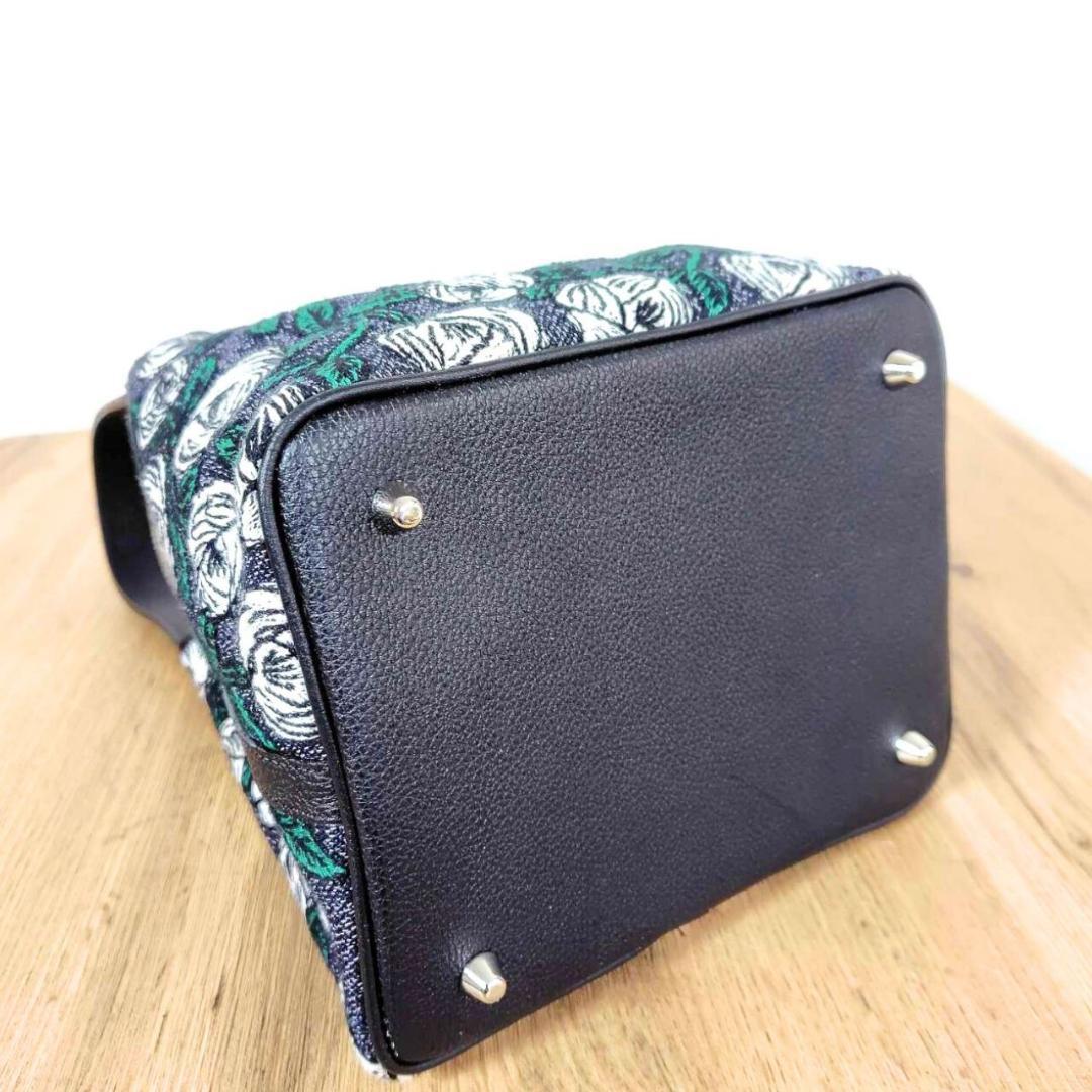 ミナペルホネン/2025rosyロージィーネイビ/牛革ブラックロックトート