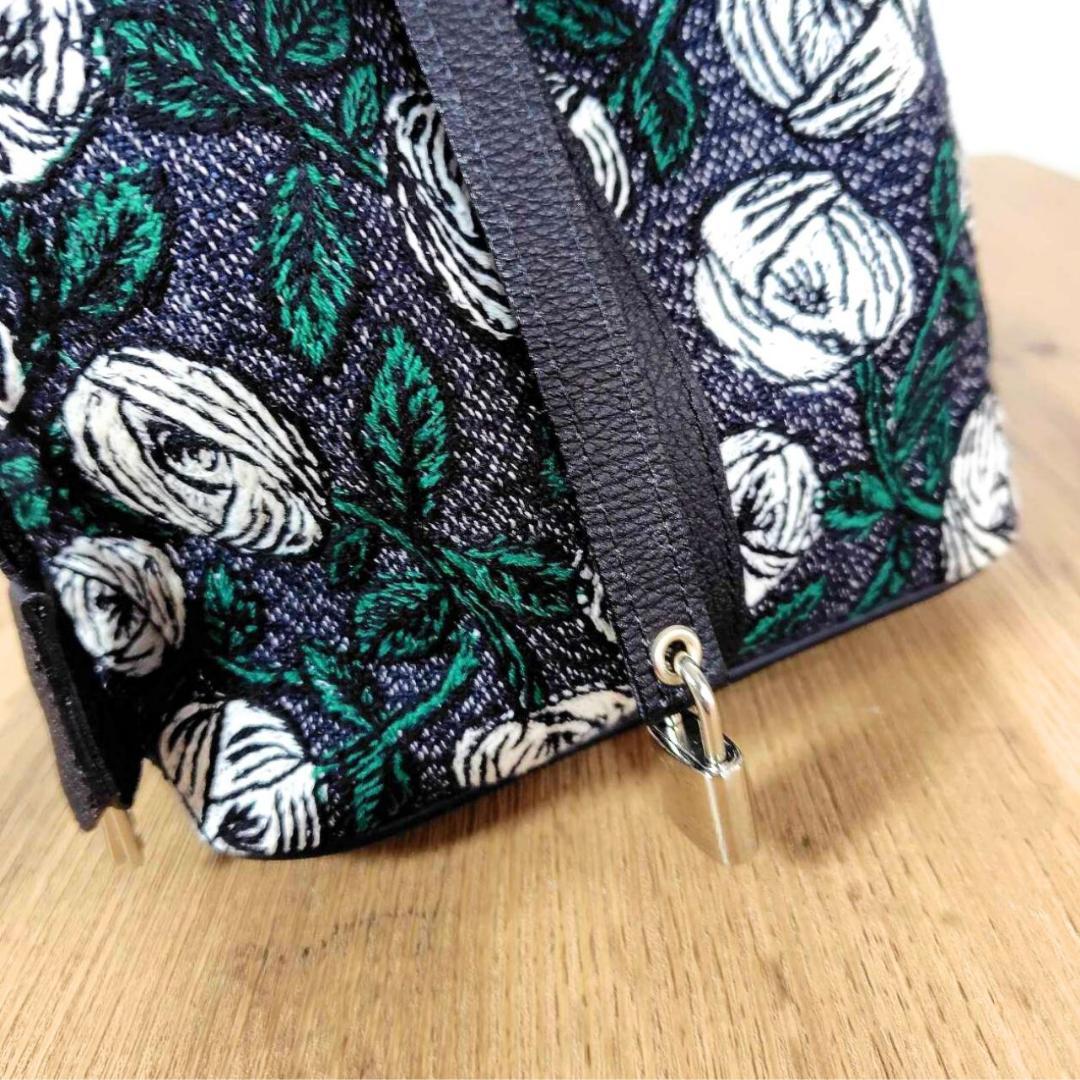 ミナペルホネン/2025rosyロージィーネイビ/牛革ブラックロックトート