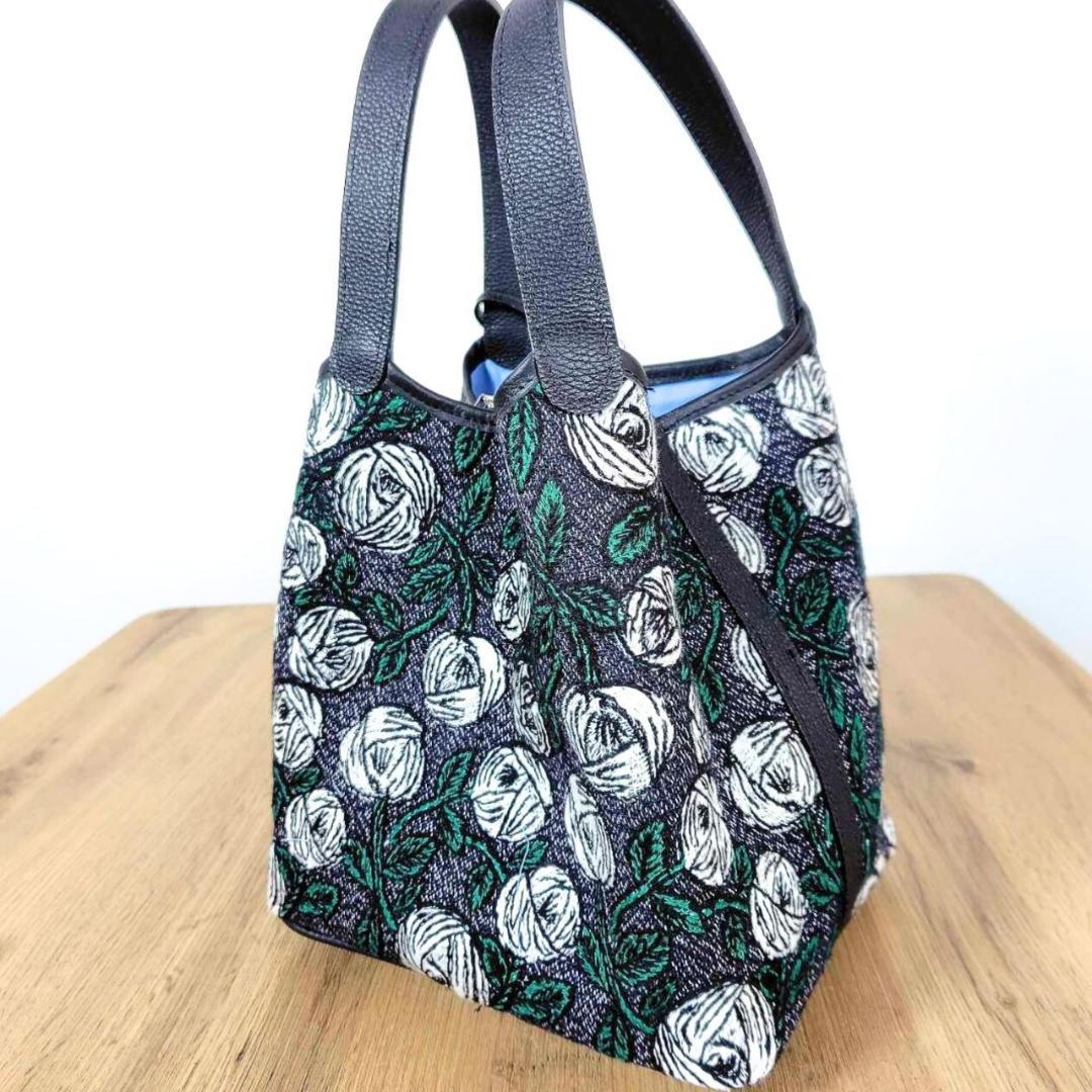 ミナペルホネン/2025rosyロージィーネイビ/牛革ブラックロックトート