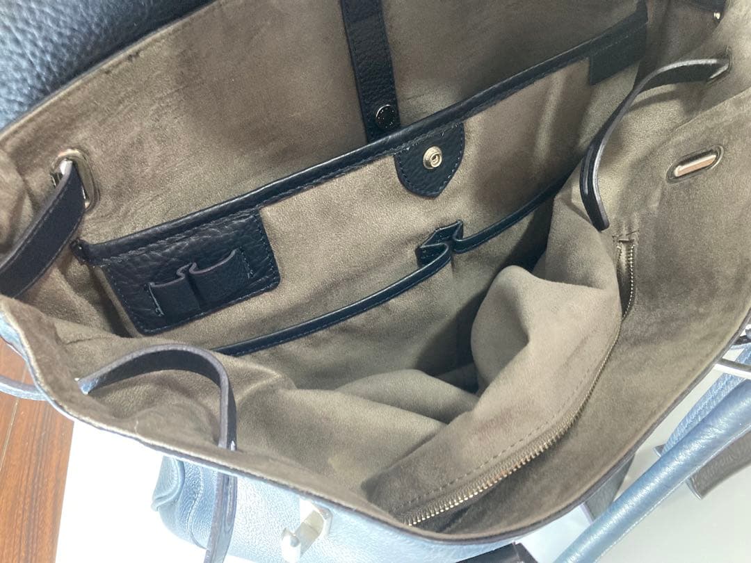 ペッレモルビダ ビジネスバック　レザートートバッグ ネイビー 本革　紺色