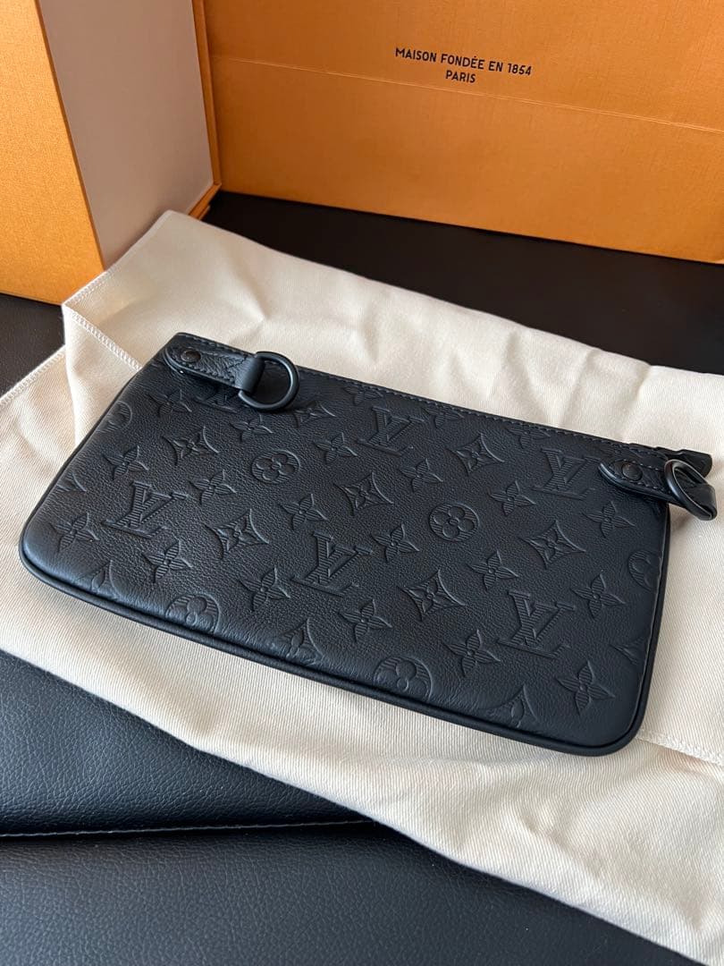 新品同様◎ルイヴィトン トリオ•メッセンジャー モノグラム・シャドウM46602