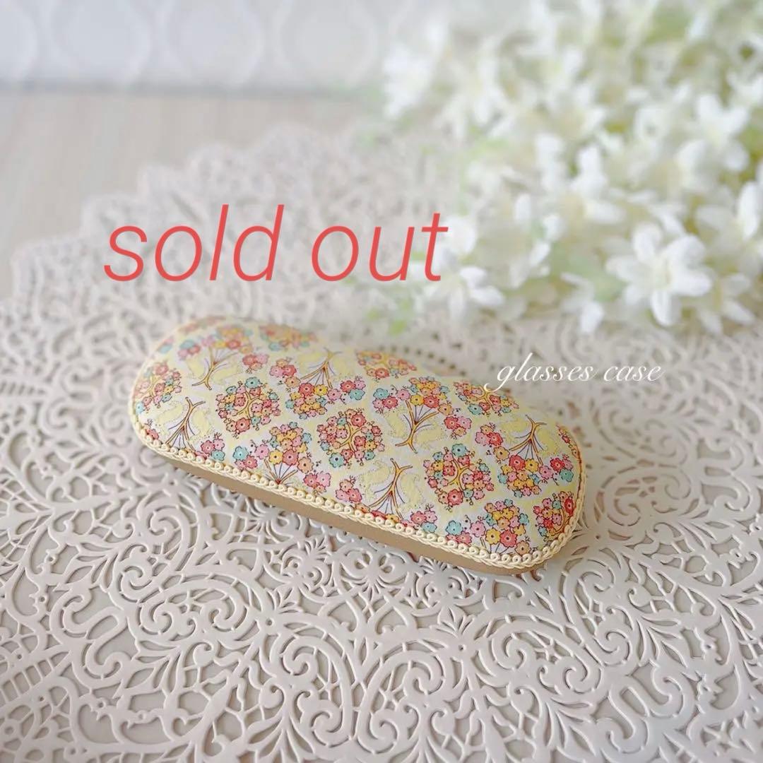 パステルカラーのメガネケース.ハードタイプ