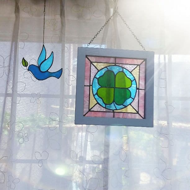 幸運を呼ぶ！　ステンドグラス製　よつばのクローバーのパネル