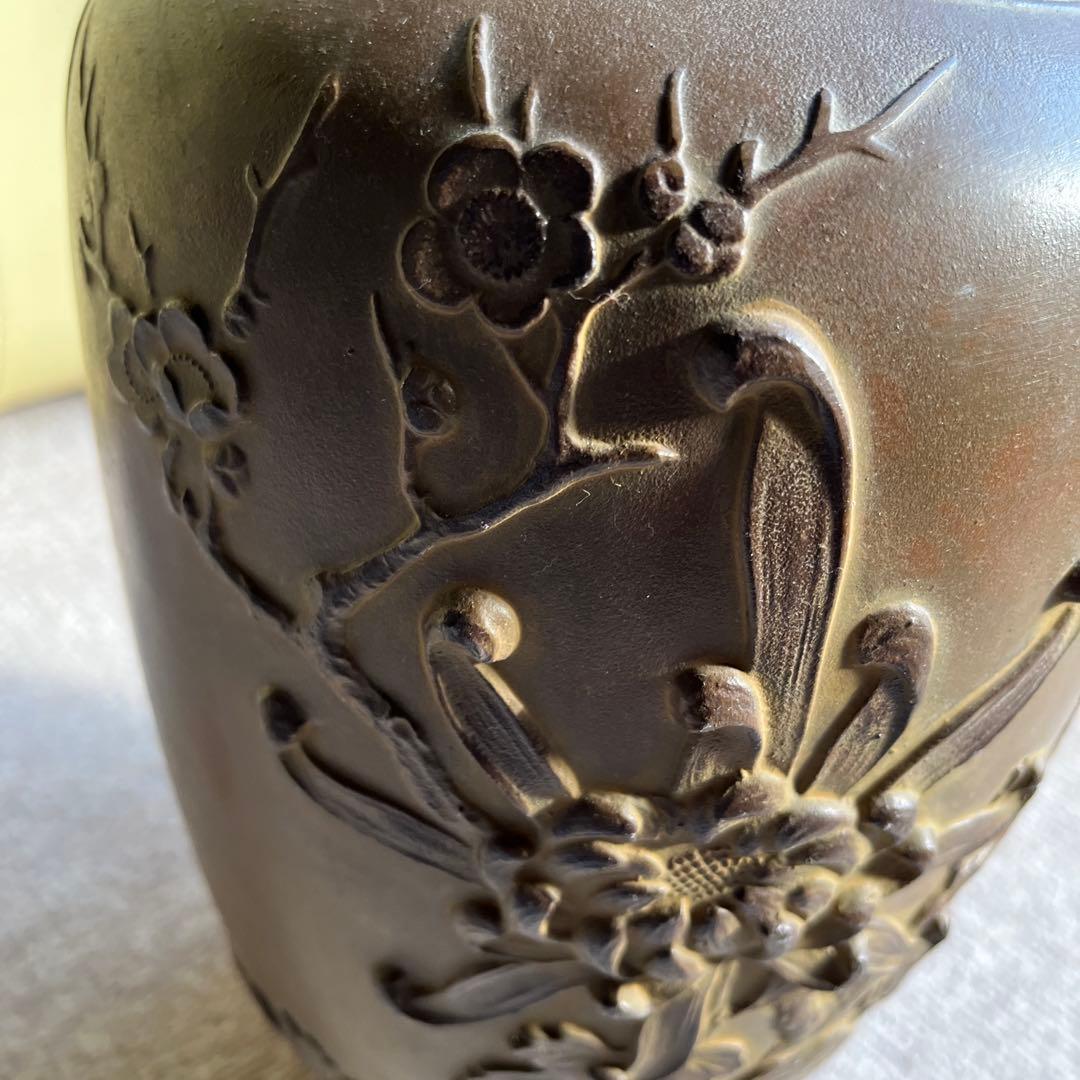 花模様彫刻の陶器花瓶