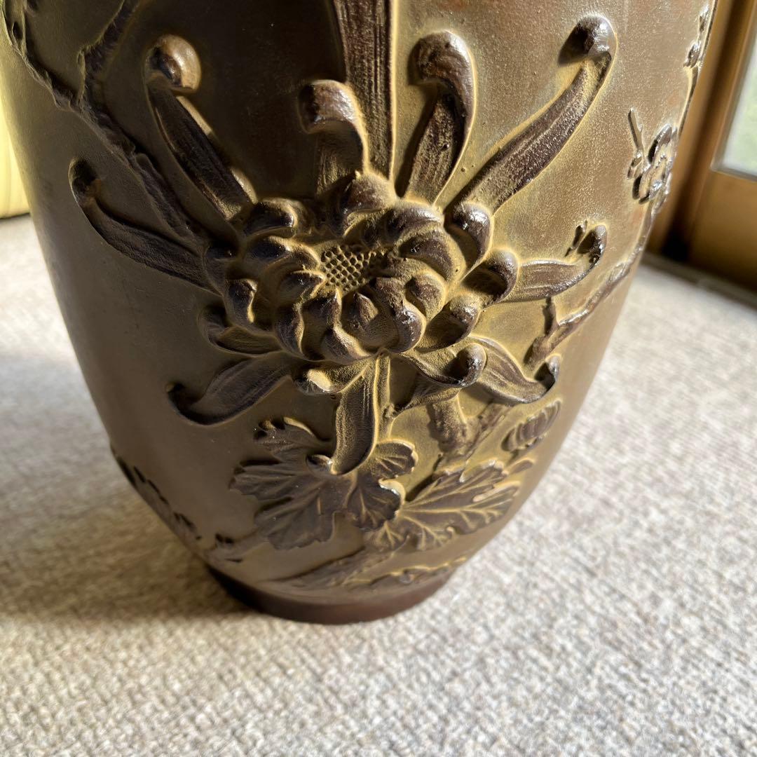 花模様彫刻の陶器花瓶