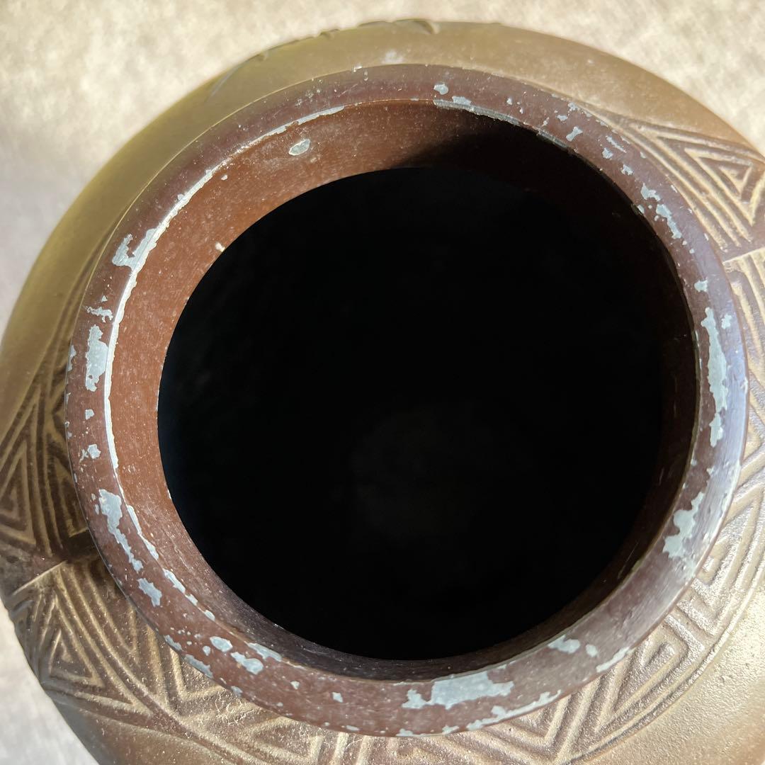 花模様彫刻の陶器花瓶