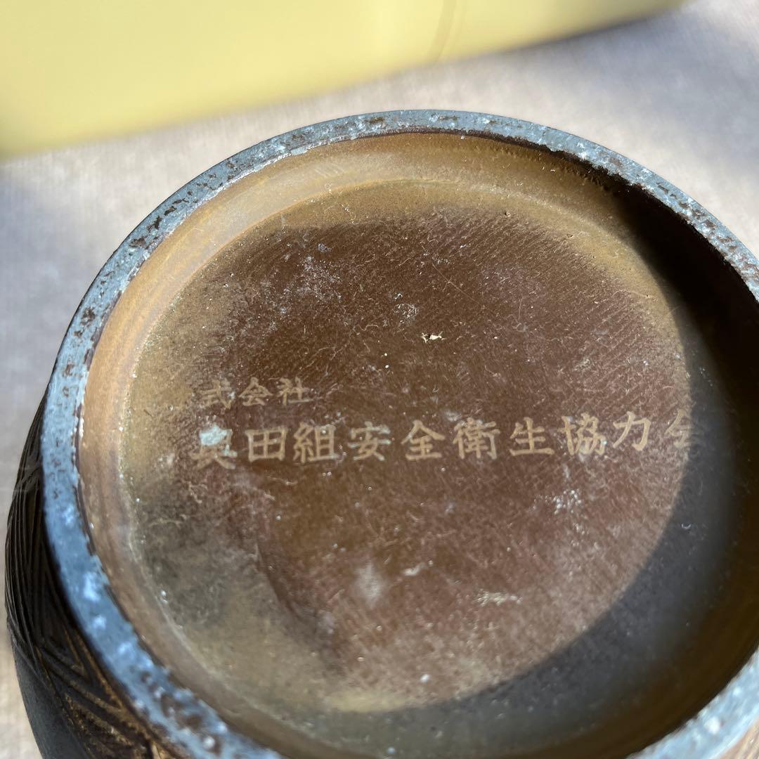 花模様彫刻の陶器花瓶