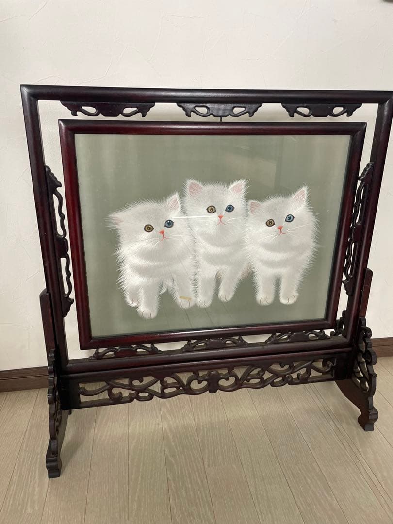 白い子猫の絵画 自立式木製フレーム