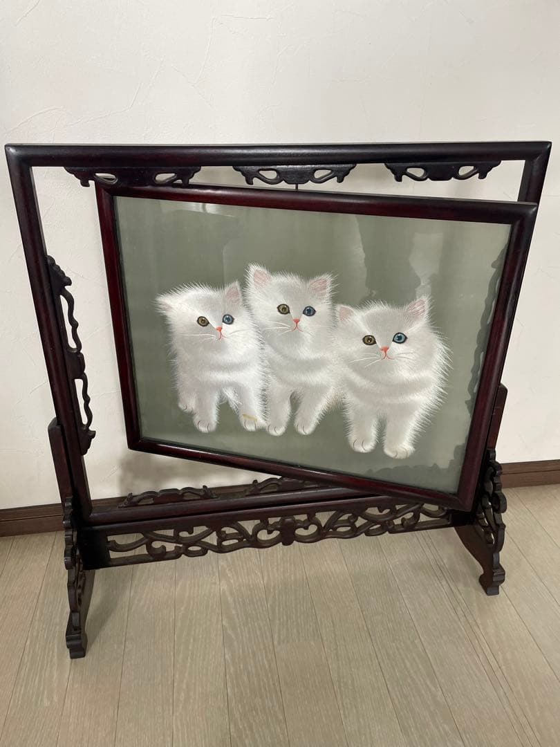 白い子猫の絵画 自立式木製フレーム