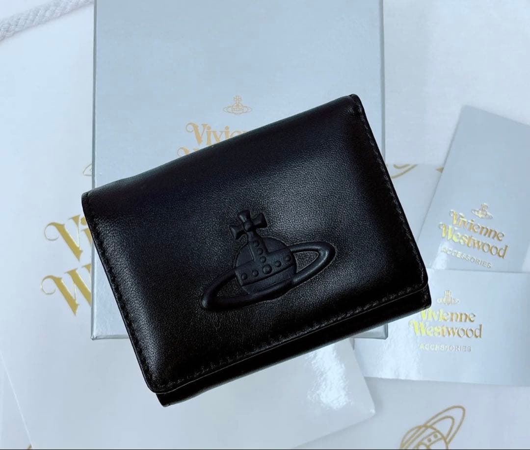 【高級感✨新作】新品 ヴィヴィアン・ウエストウッド 三つ折財布 ブラック