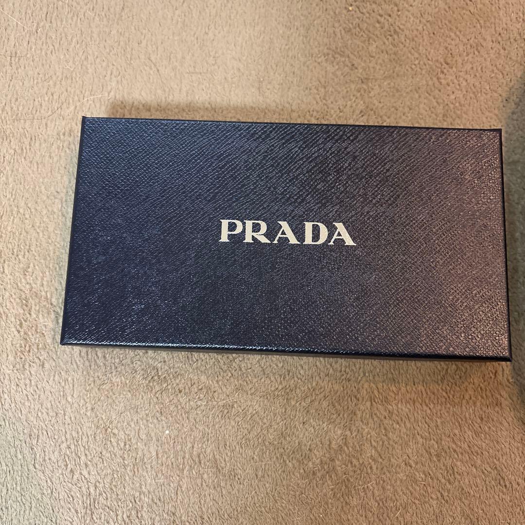 PRADA長財布