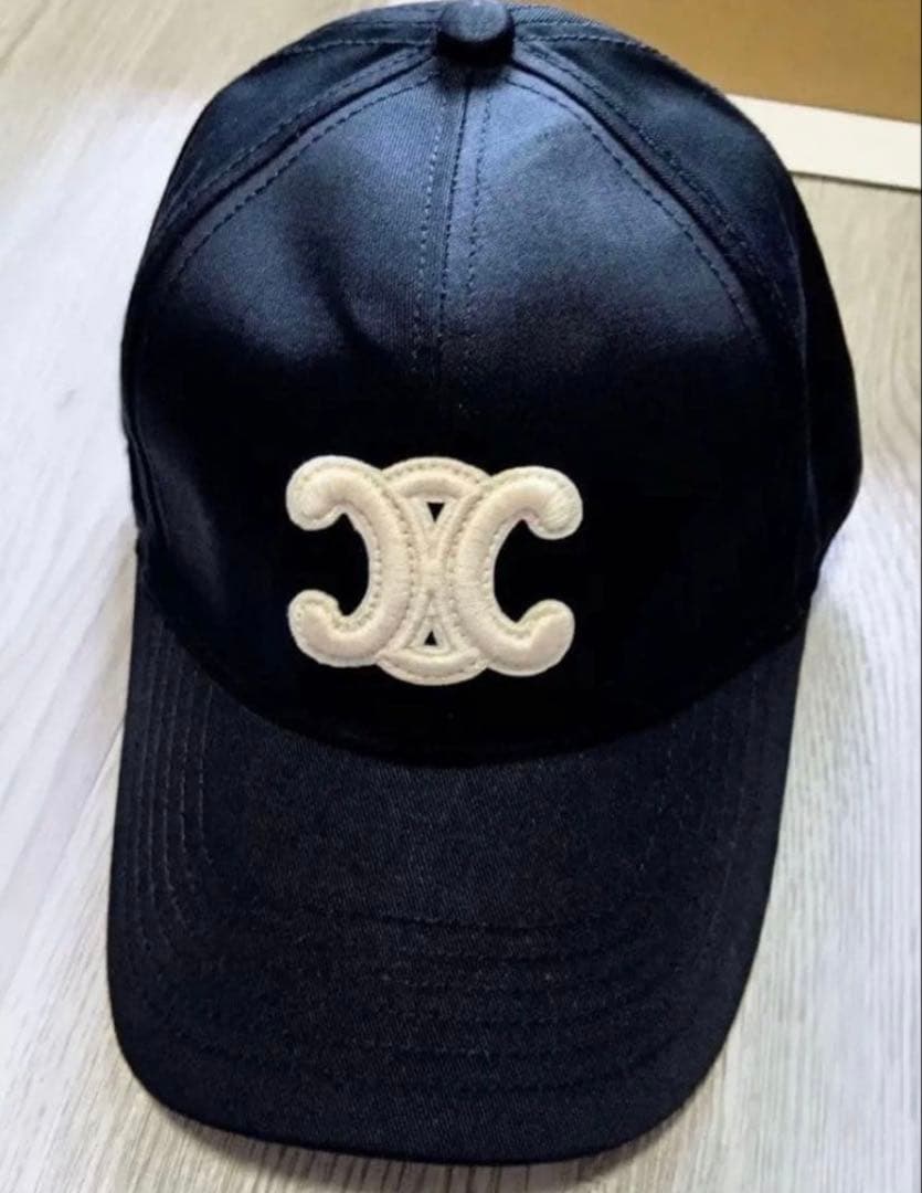 CELINE刺繍ロゴキャップ