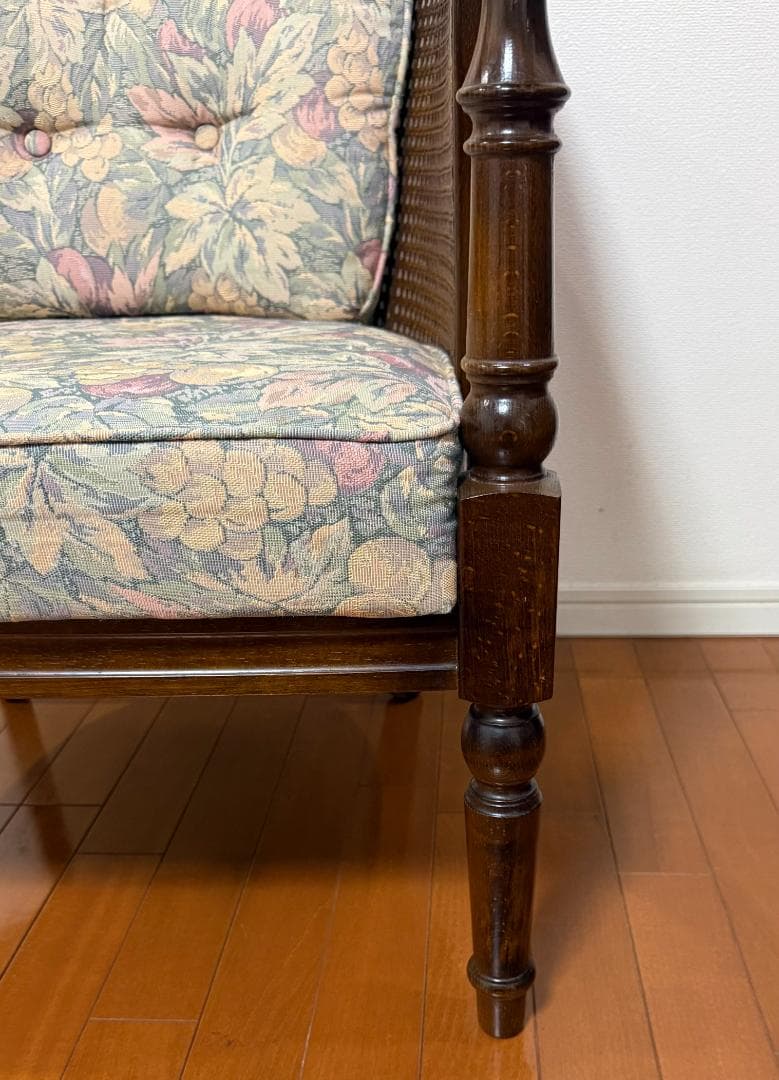 カリモク家具コロニアルシリーズのアームチェア（肘掛椅子）１脚（Ｂ）