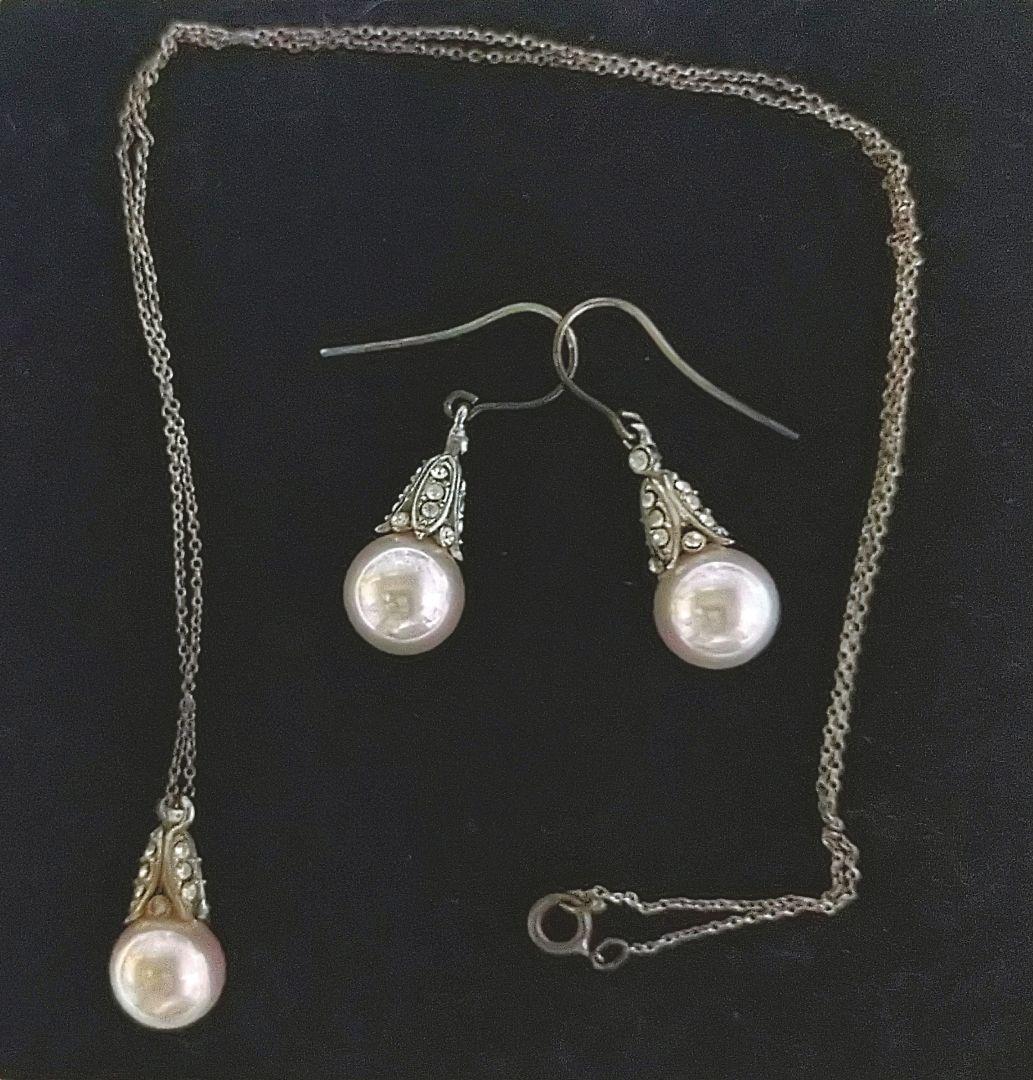 NYメトロポリタン美術館　パールピアス&パールペンダント　セット