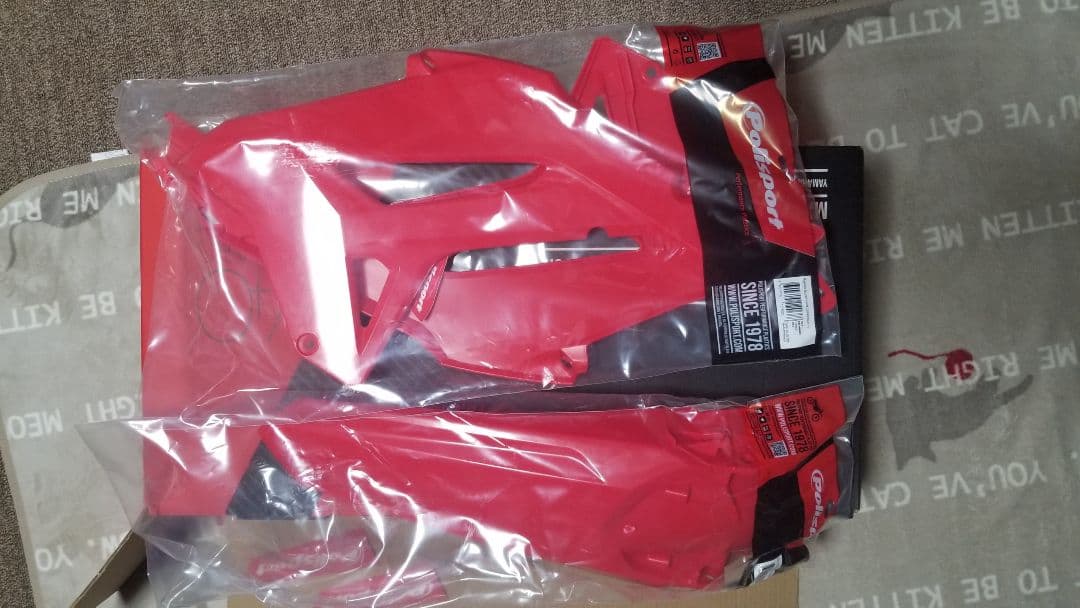 ポリスポーツ 赤 カウルパーツ 新品　ＣＲＦ２５０Ｒ