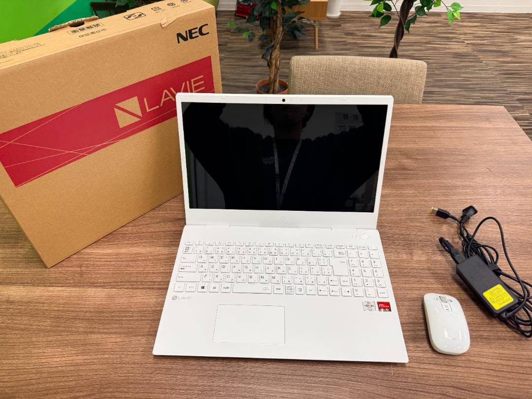 NEC LAVIE ホワイトノートPC コード マウス付 稼働品 F3826