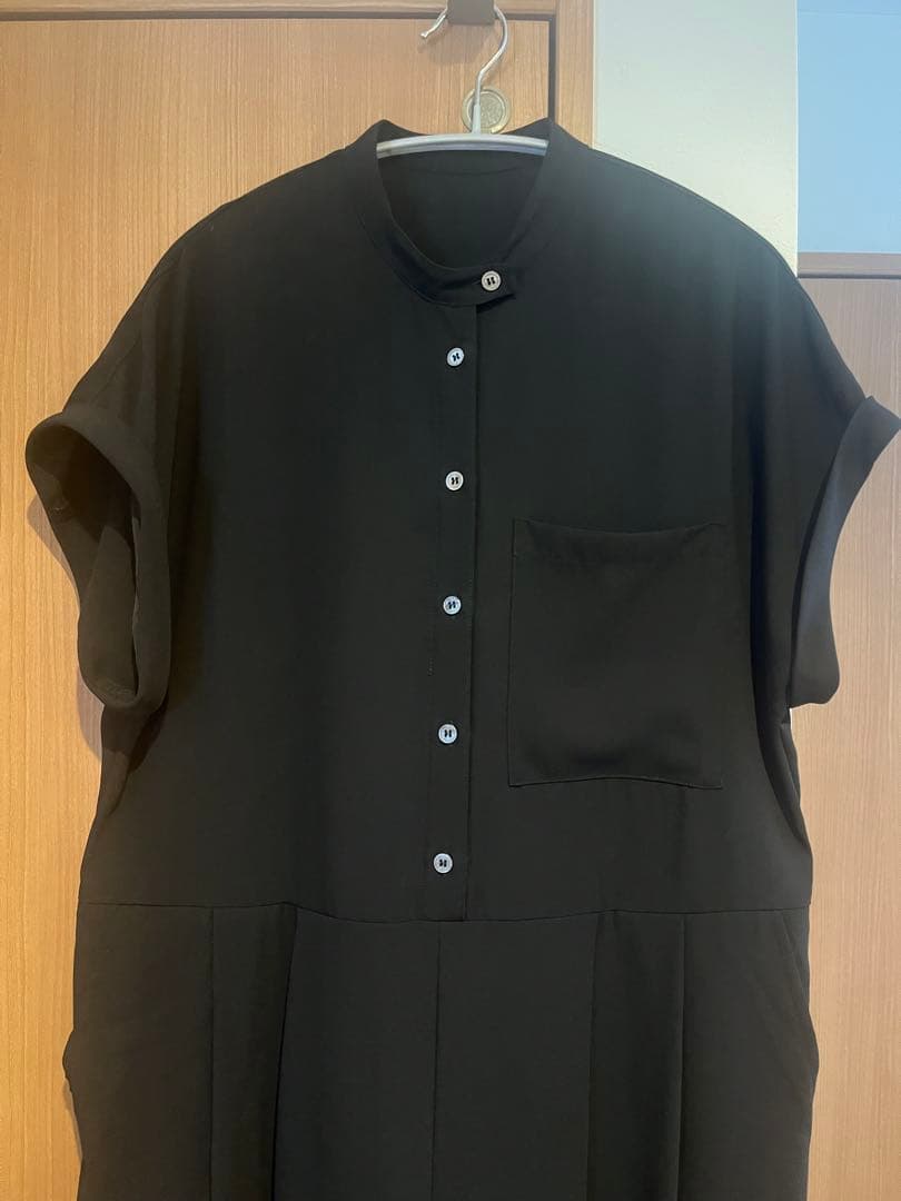 [ARULLE] ブラックオールインワン 半袖 ボタン付き