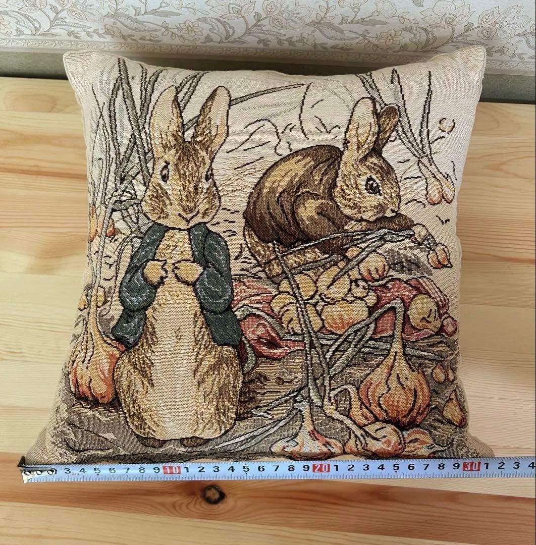 ピーターラビットゴブラン織クッション 約30cm ベルギー製 フェザークッション