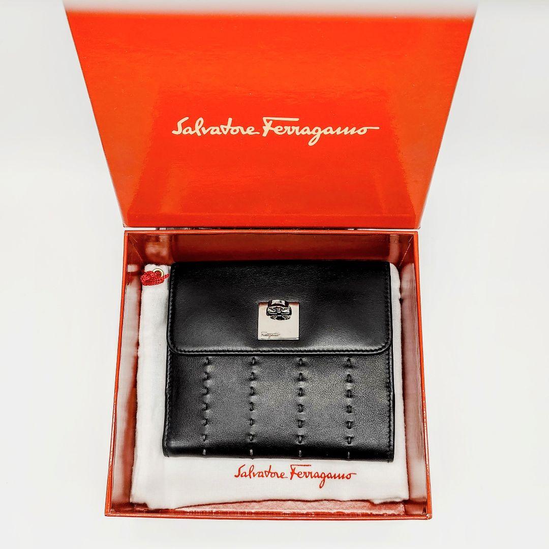 Salvatore Ferragamo フェラガモ　ブラック レザー二つ折り財布