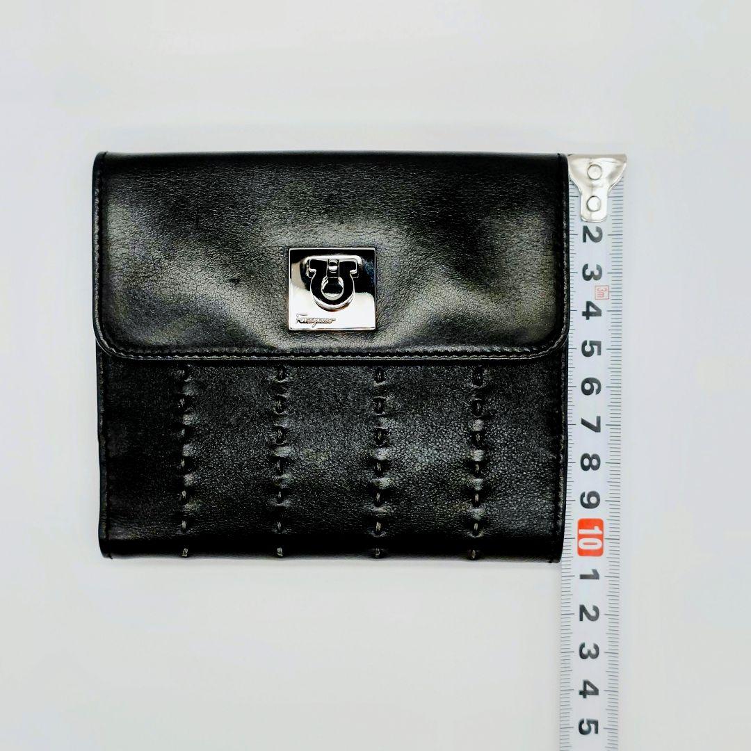 Salvatore Ferragamo フェラガモ　ブラック レザー二つ折り財布