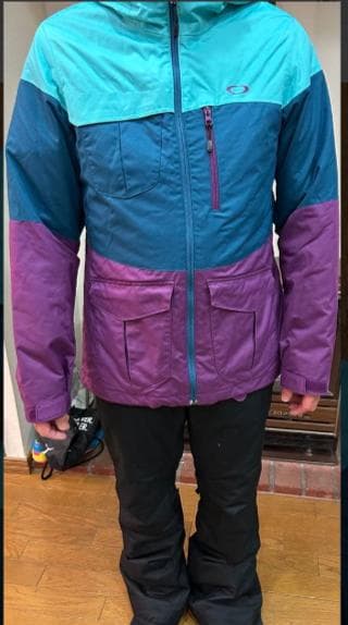 極美品！！ ほぼ新品。　Oakley スノーボードウェア Mサイズ　上下