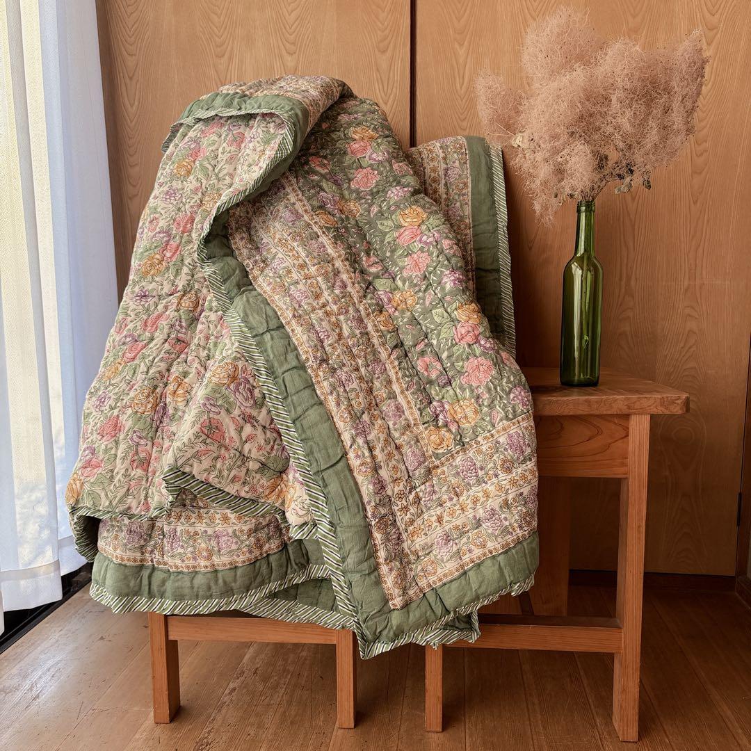 未使用※大判　インド ブロックプリント 中綿入りキルト 　ローズガーデン　ラグ