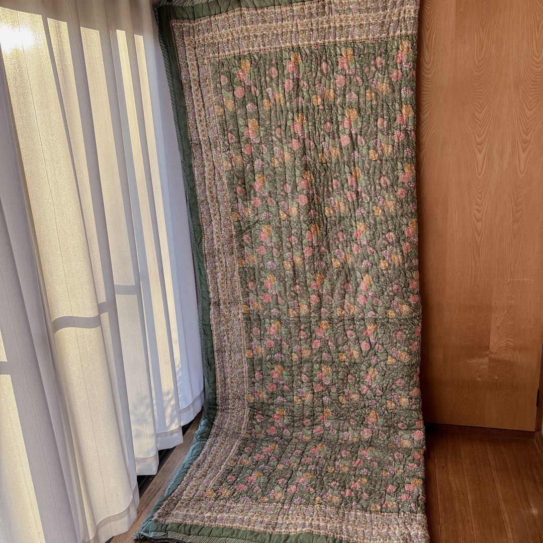 未使用※大判　インド ブロックプリント 中綿入りキルト 　ローズガーデン　ラグ