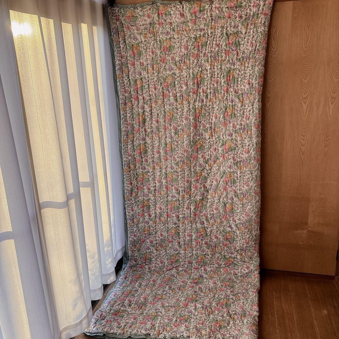 未使用※大判　インド ブロックプリント 中綿入りキルト 　ローズガーデン　ラグ