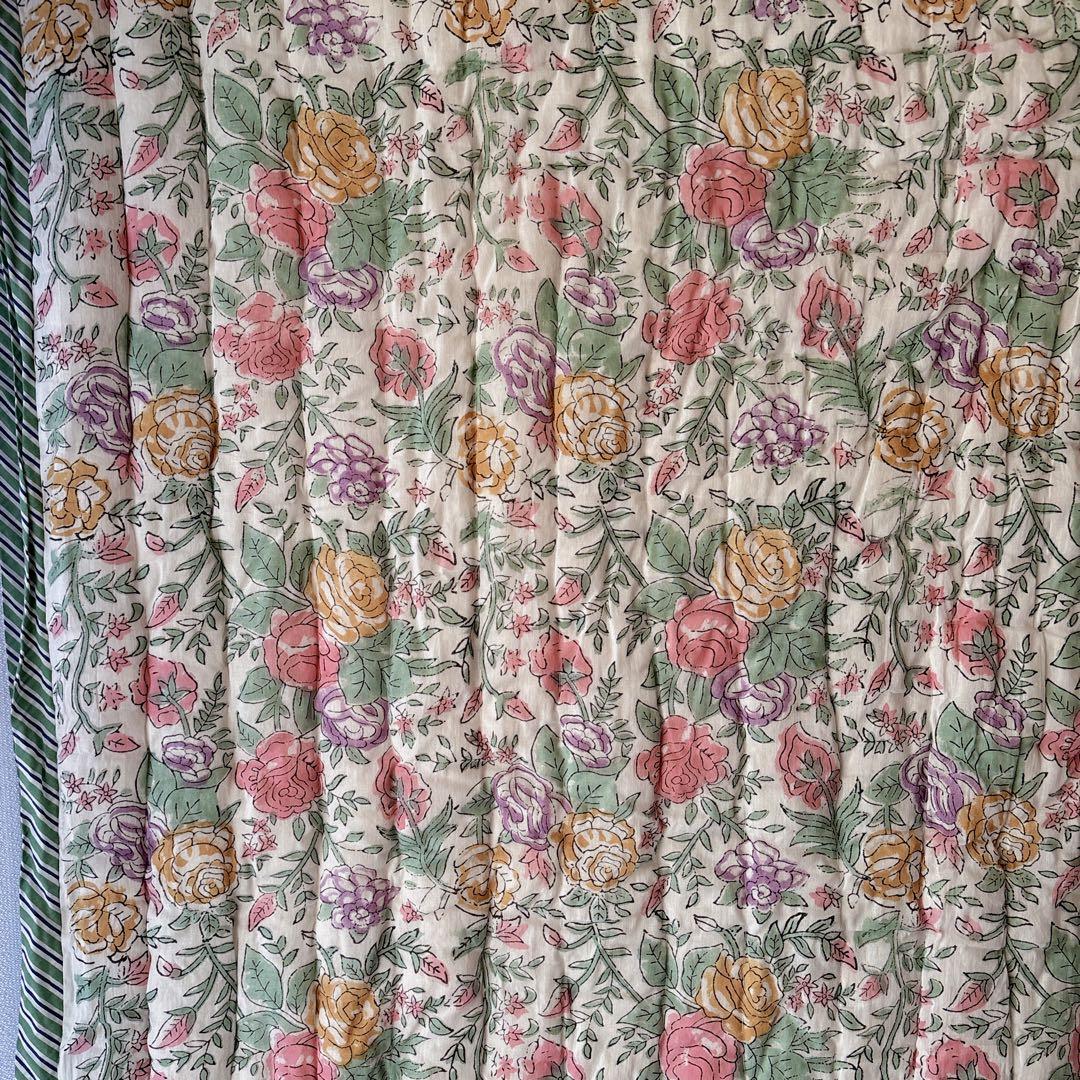 未使用※大判　インド ブロックプリント 中綿入りキルト 　ローズガーデン　ラグ