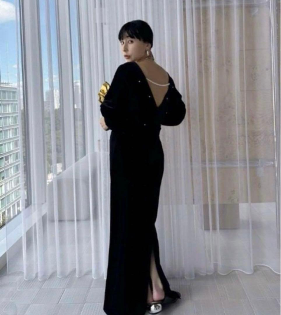 ワンピース BACK OPEN PEARL VELOUR DRESS