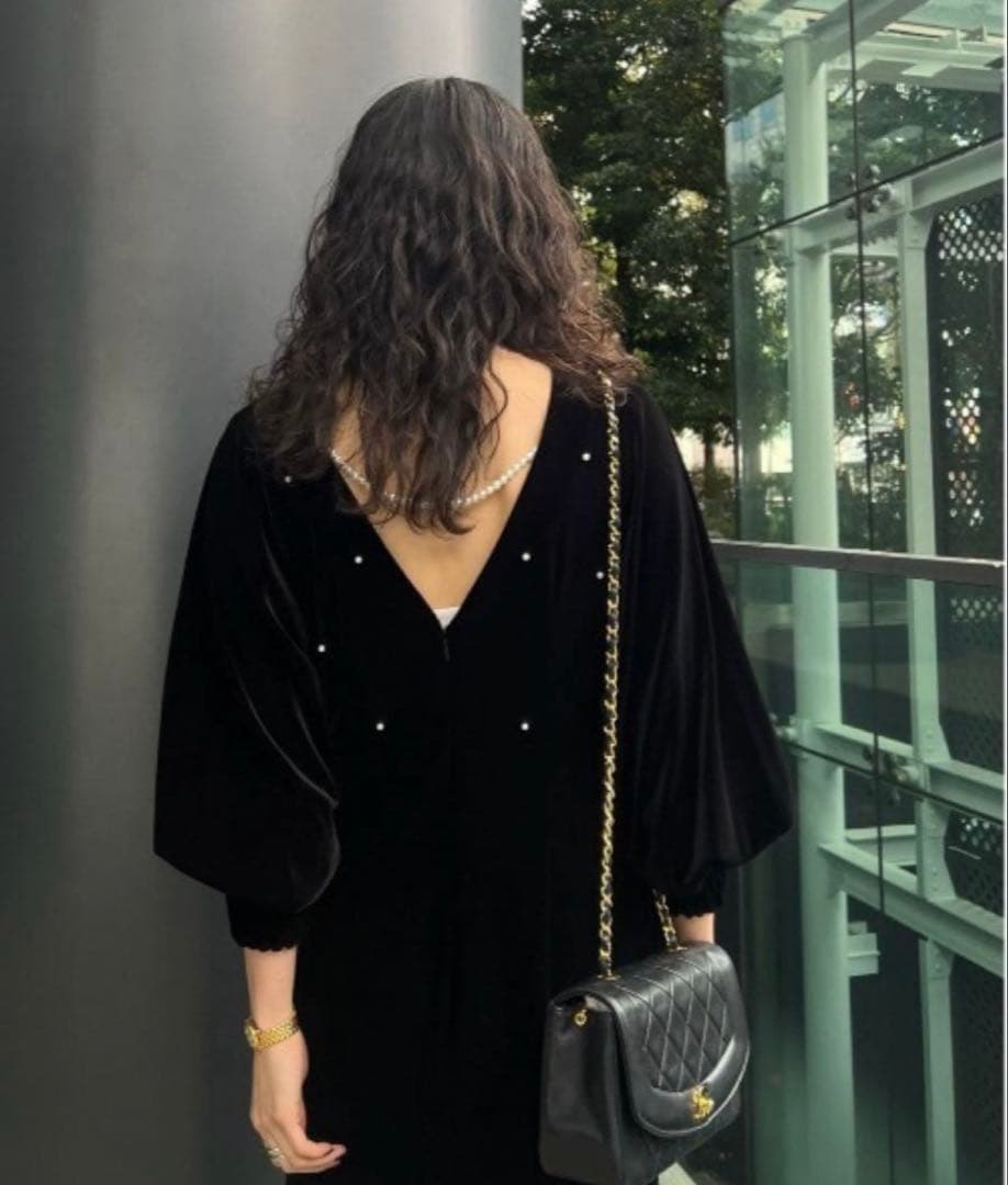 ワンピース BACK OPEN PEARL VELOUR DRESS