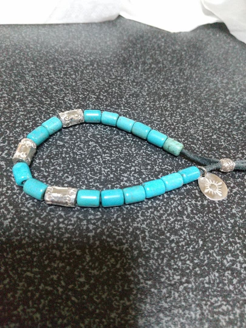 アリゾナフリーダム 筒型ターコイズ ビーズブレス 革紐式 バングル