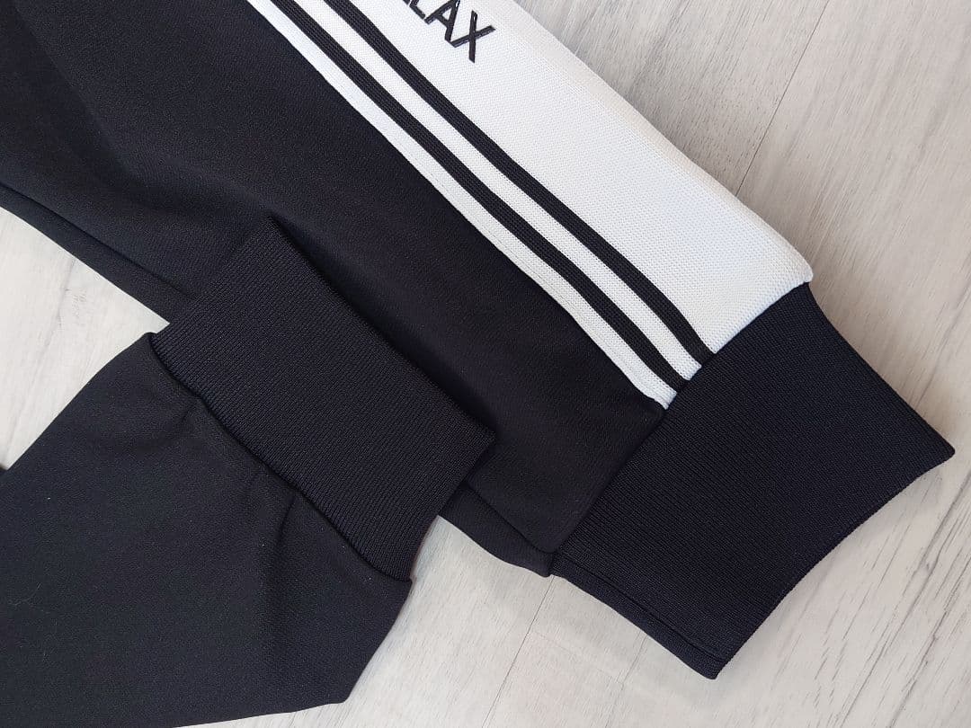 新品XXLサイズ セットアップ ラインロゴ ウノピゥウノウグァーレトレリラックス