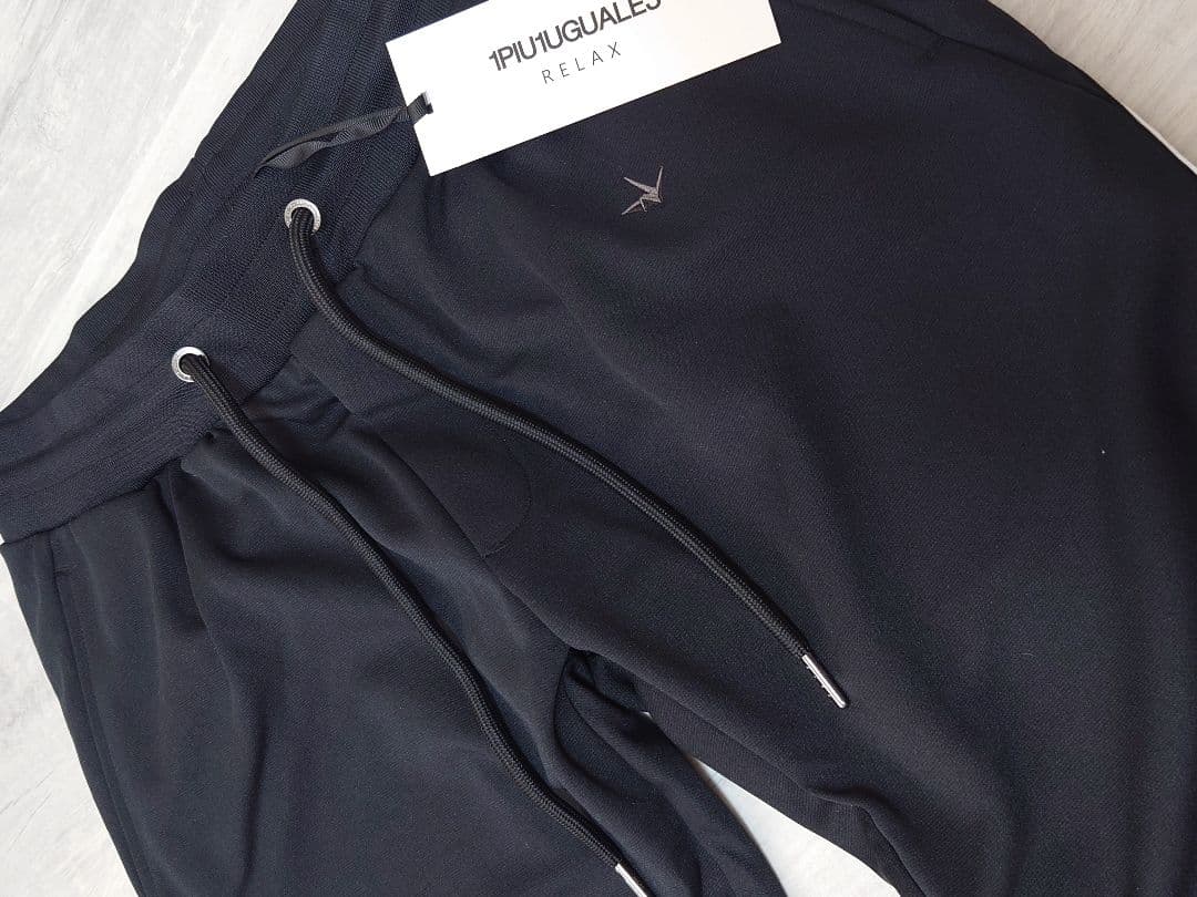 新品XXLサイズ セットアップ ラインロゴ ウノピゥウノウグァーレトレリラックス