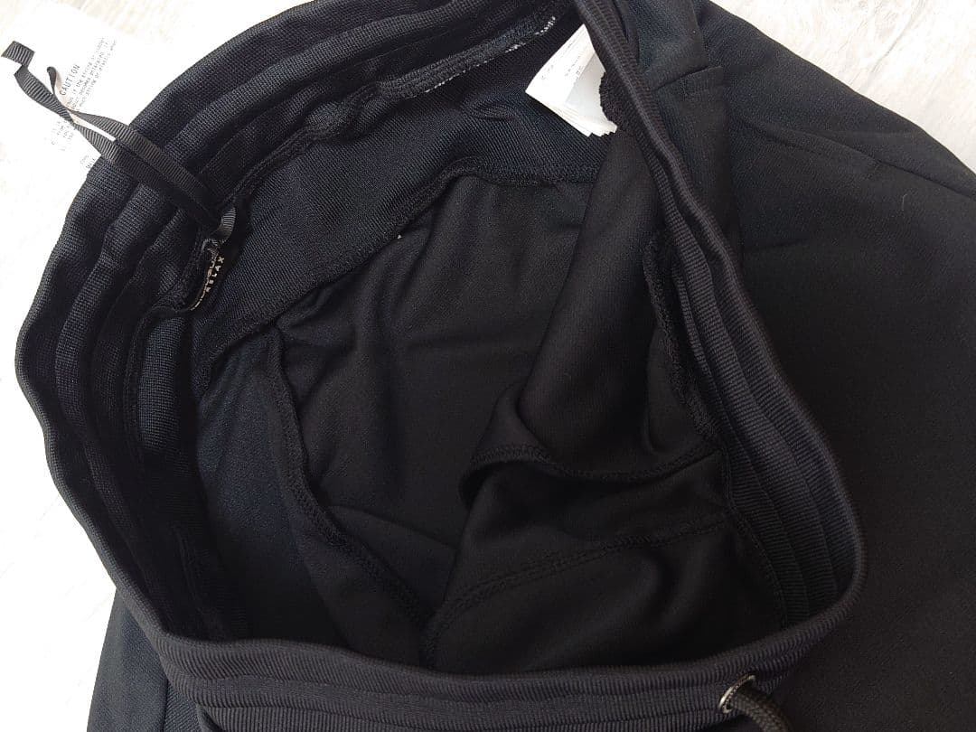 新品XXLサイズ セットアップ ラインロゴ ウノピゥウノウグァーレトレリラックス