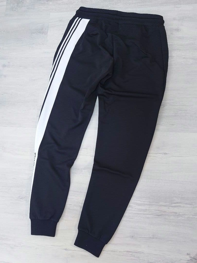 新品XXLサイズ セットアップ ラインロゴ ウノピゥウノウグァーレトレリラックス