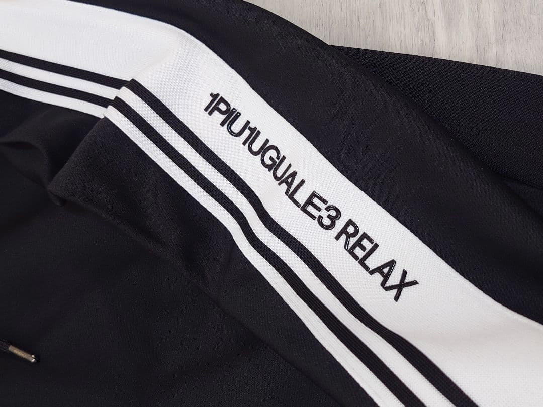 新品XXLサイズ セットアップ ラインロゴ ウノピゥウノウグァーレトレリラックス