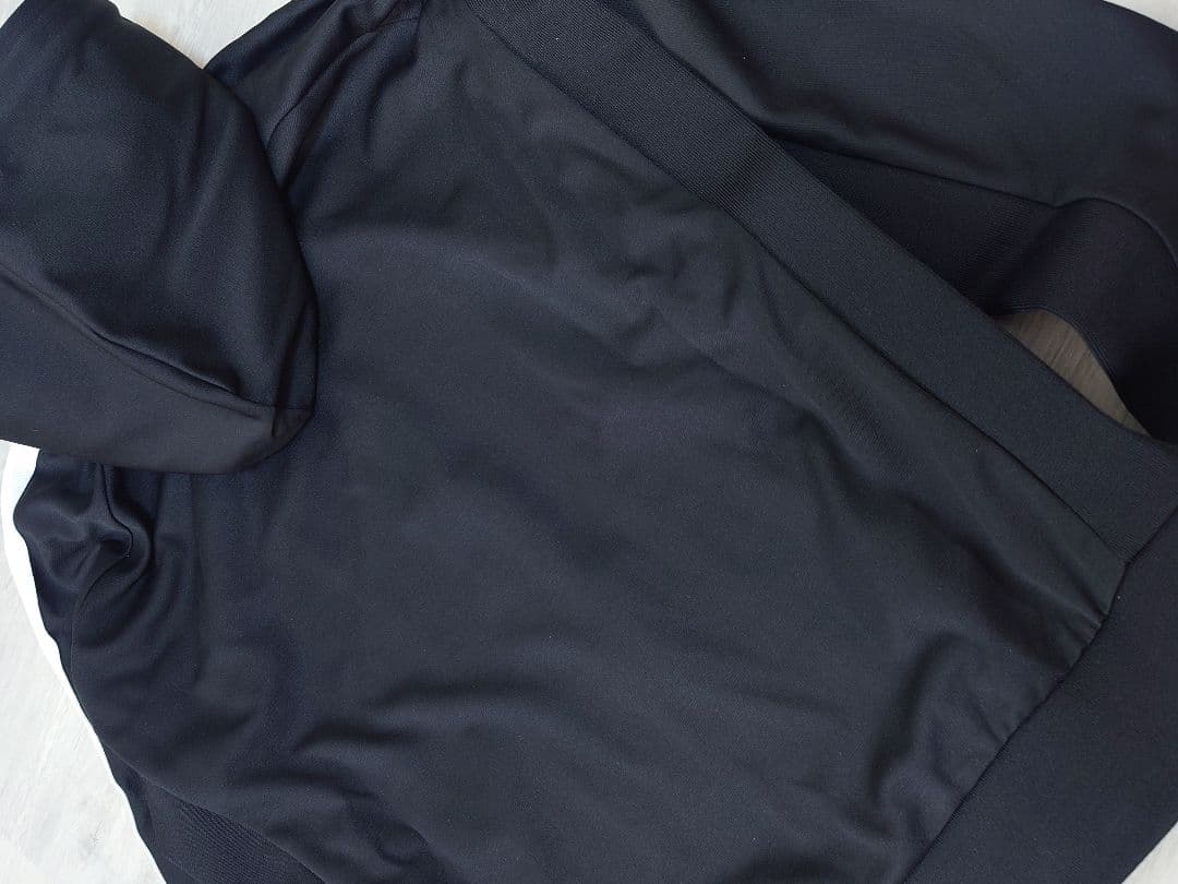 新品XXLサイズ セットアップ ラインロゴ ウノピゥウノウグァーレトレリラックス