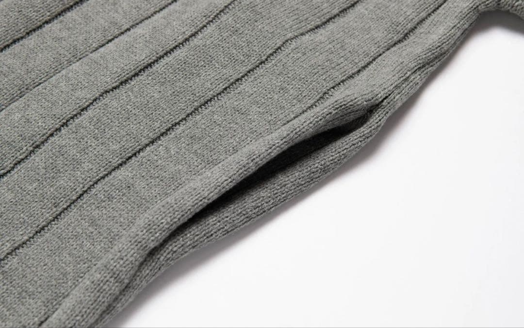 新品未使用PINUEピヌエ ポロカラーリブニットワンピース（GRAY）