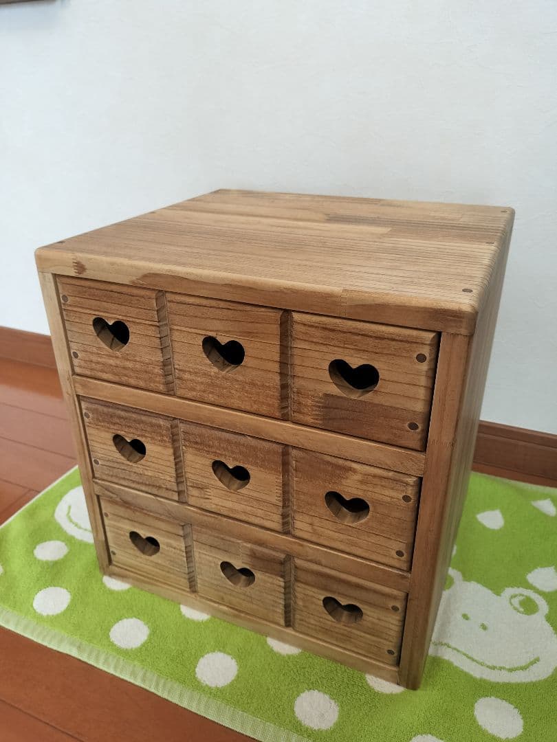 カントリー家具　９ハートの３段チェスト
