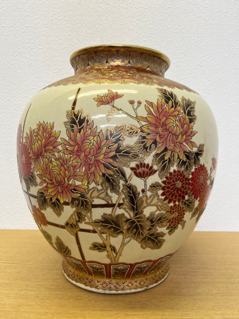 薩摩焼　花鳥風月図　金彩絵付壺　花瓶　アンティーク　インテリア